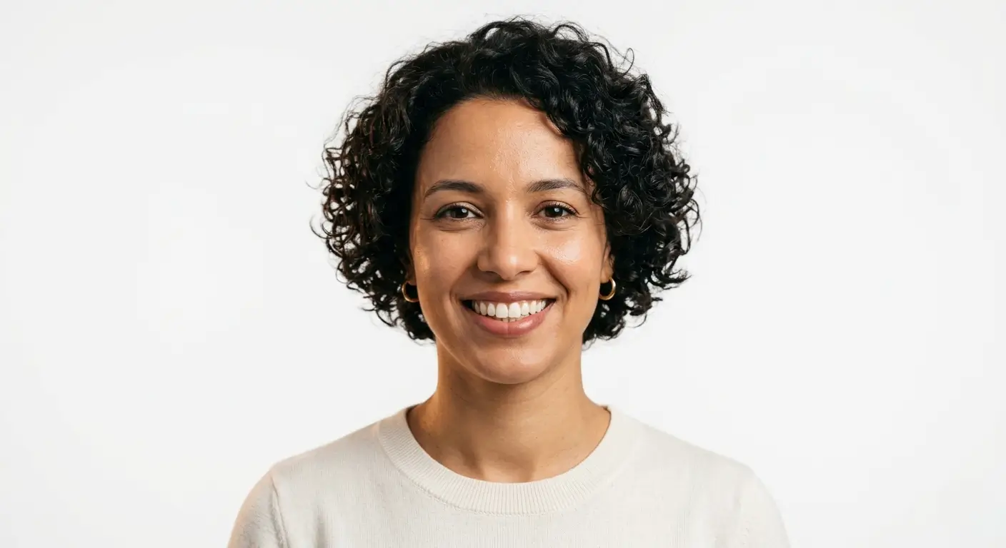 Patiente souriante au Dr El Menjra Zineb ( Dentiste centre, Casablanca